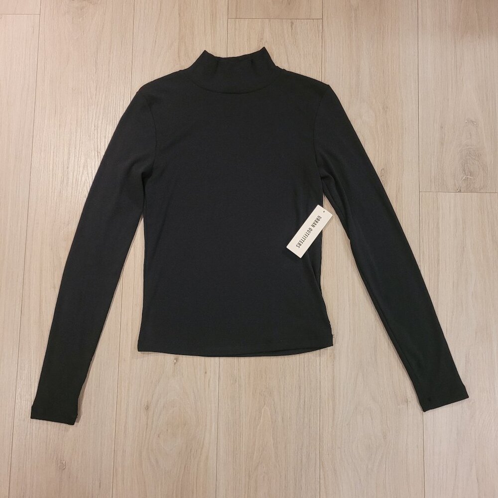 NWT BDG | UO Mock Neck Long Sleeve Top | Sz. M